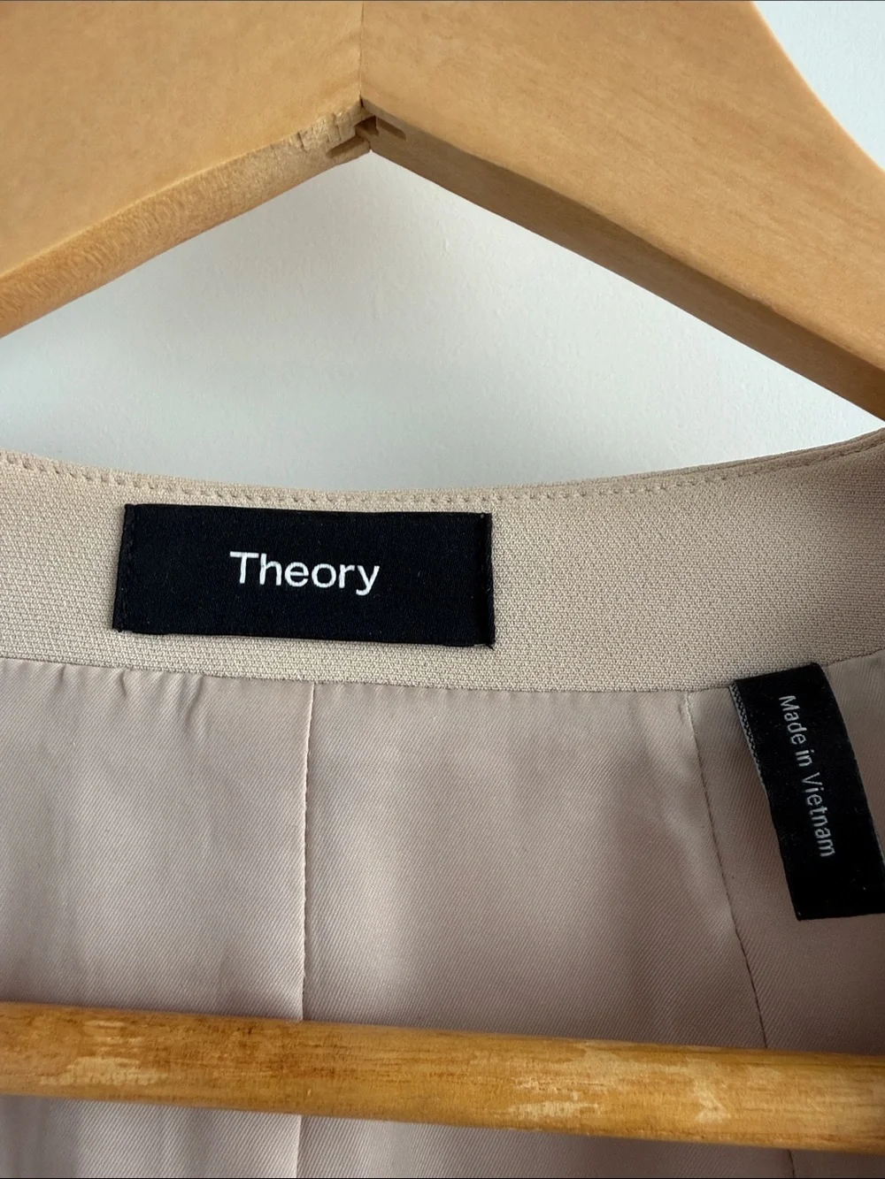 Theory Light Cream Single-Button Blazer - Picture 4 of 6